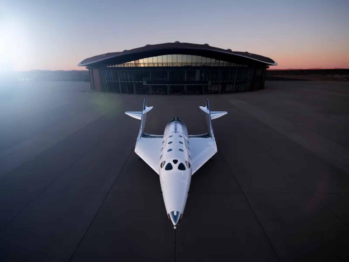 Virgin Galactic, concluso con successo il primo volo commerciale - 