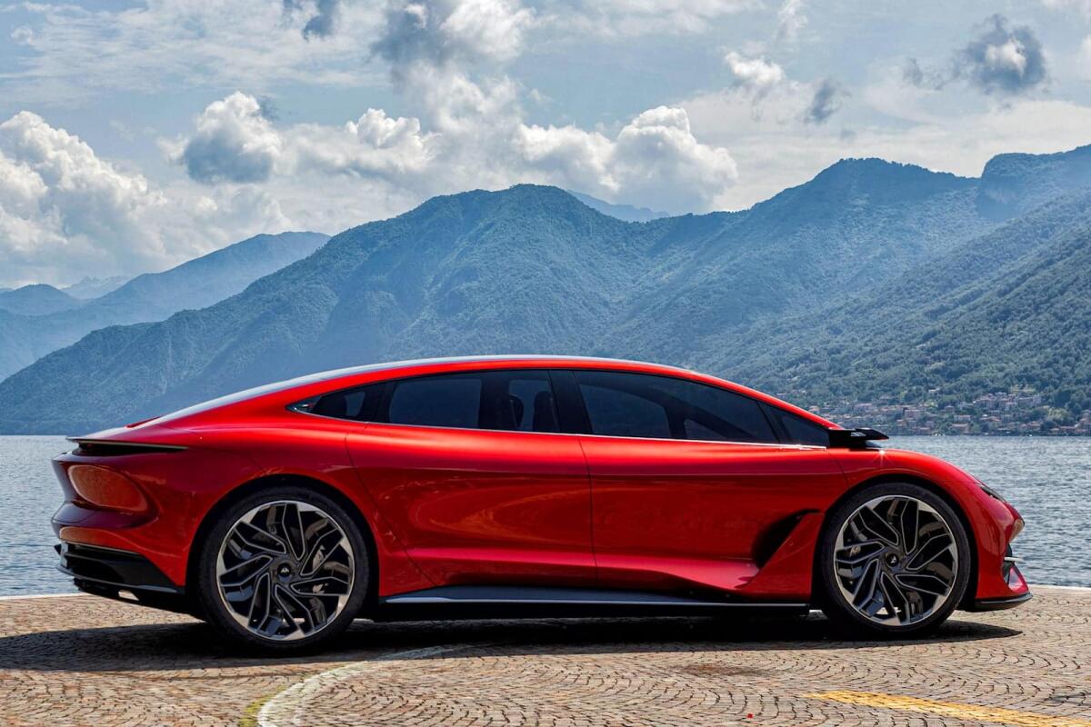 Aehra Sedan: 800 km di autonomia per l'elettrica italo-americana - 