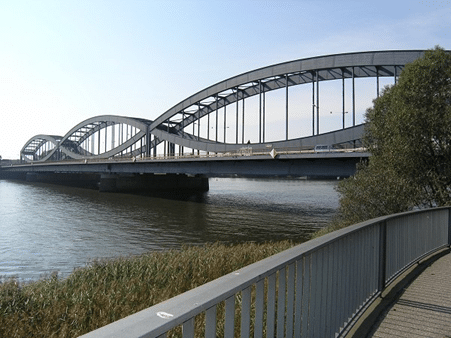 Ponte ad arco lenticolare