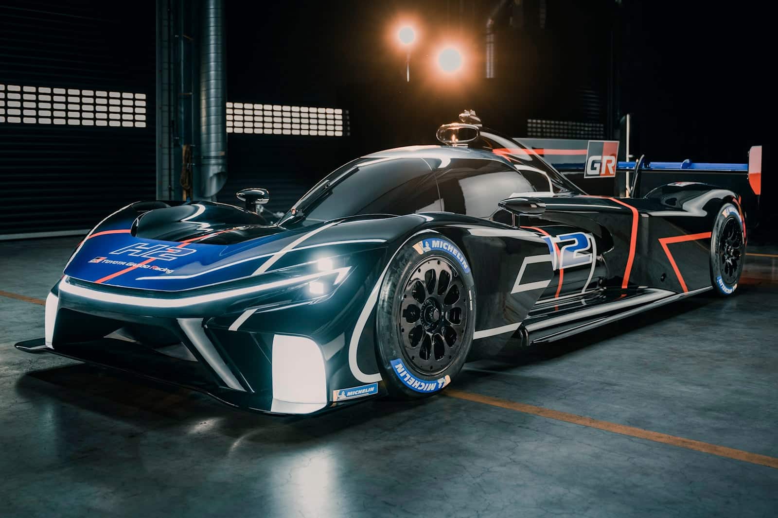 Toyota presenta l'hypercar da corsa a combustione di idrogeno