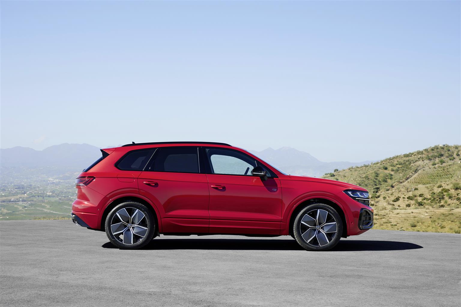 Nuova Volkswagen Touareg disponibile in Italia: prezzi, allestimenti e caratteristiche
