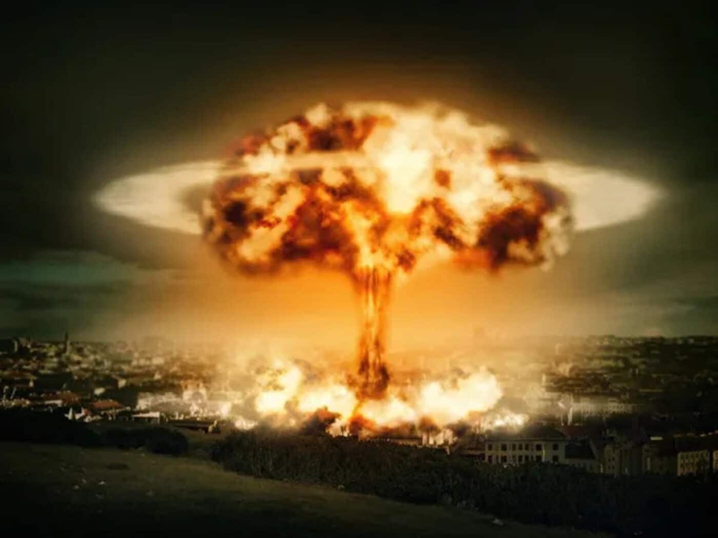 chi ha inventato la bomba atomica
