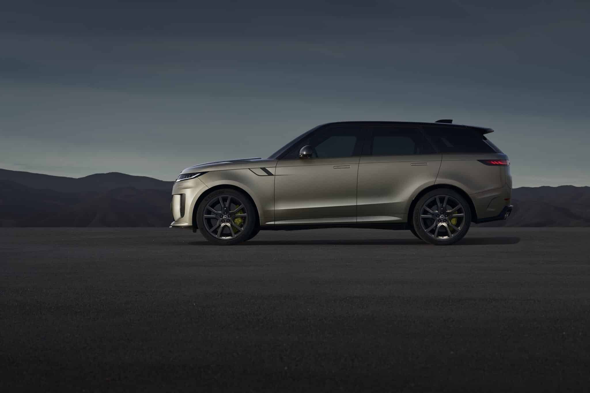 Range Rover Sport SV: la più potente di sempre al prezzo di partenza di 213 mila euro