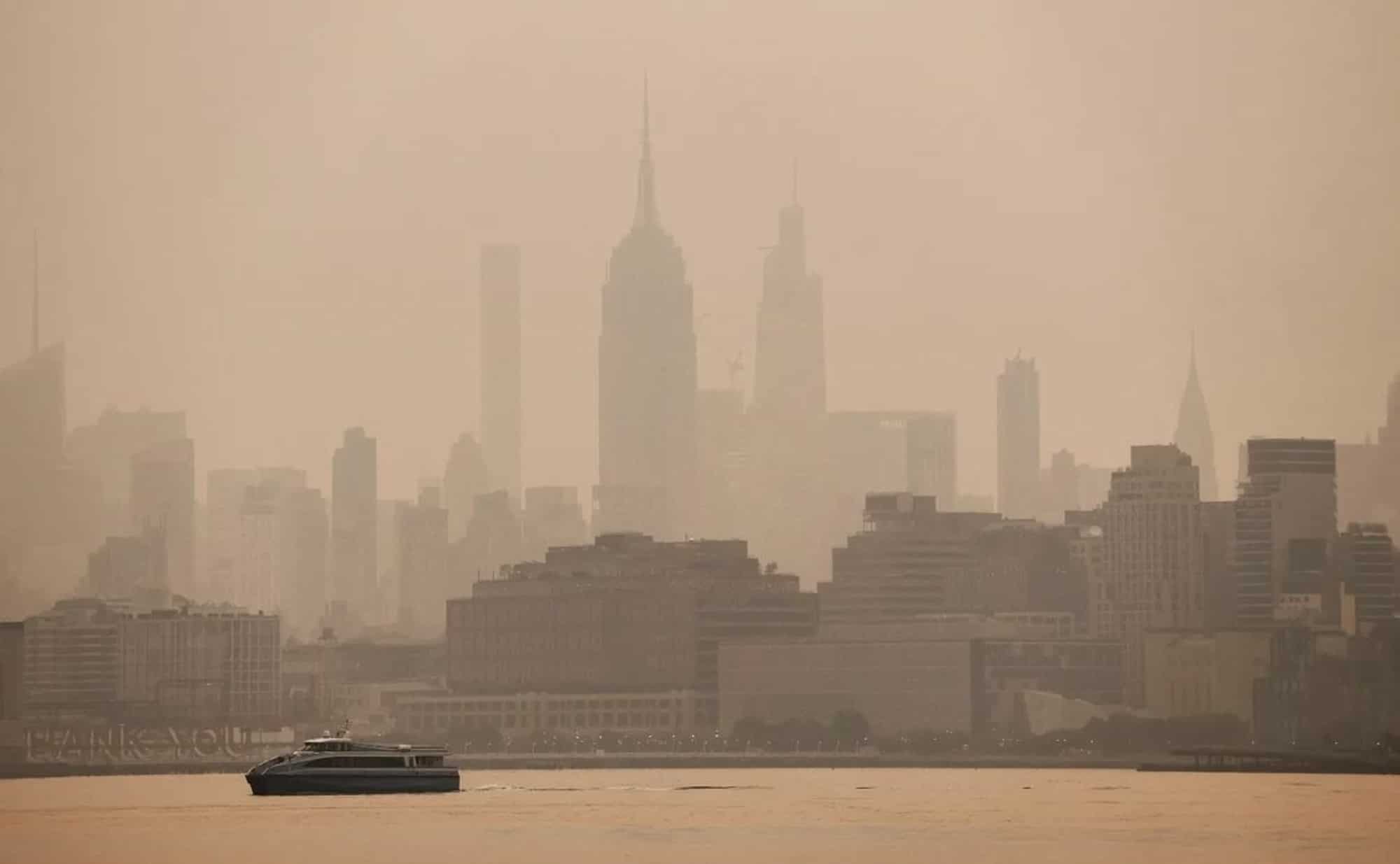 New York: le immagini della città sommersa dal fumo