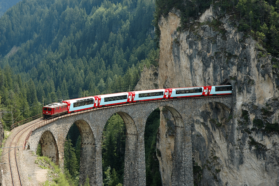 Glacier Express. (Credits: HappyRail)