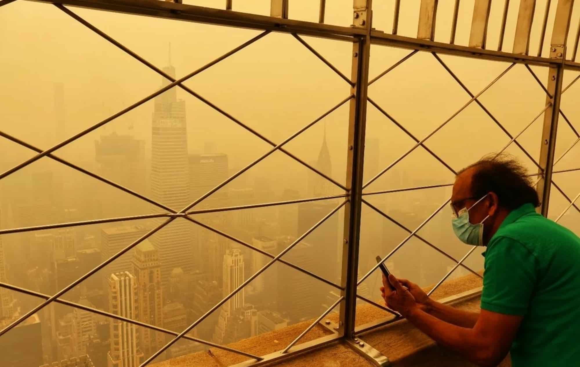 New York: le immagini della città sommersa dal fumo