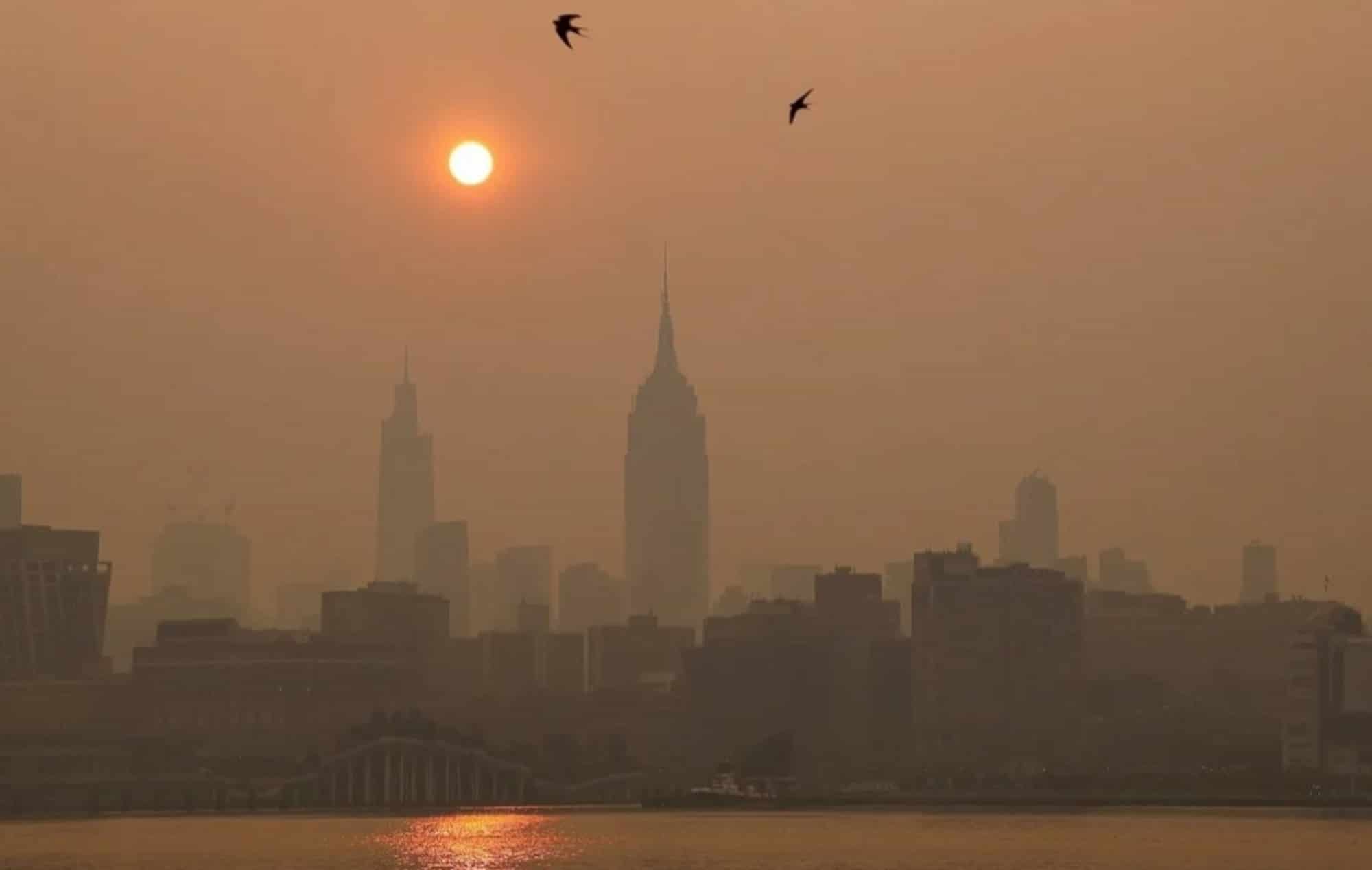 New York: le immagini della città sommersa dal fumo