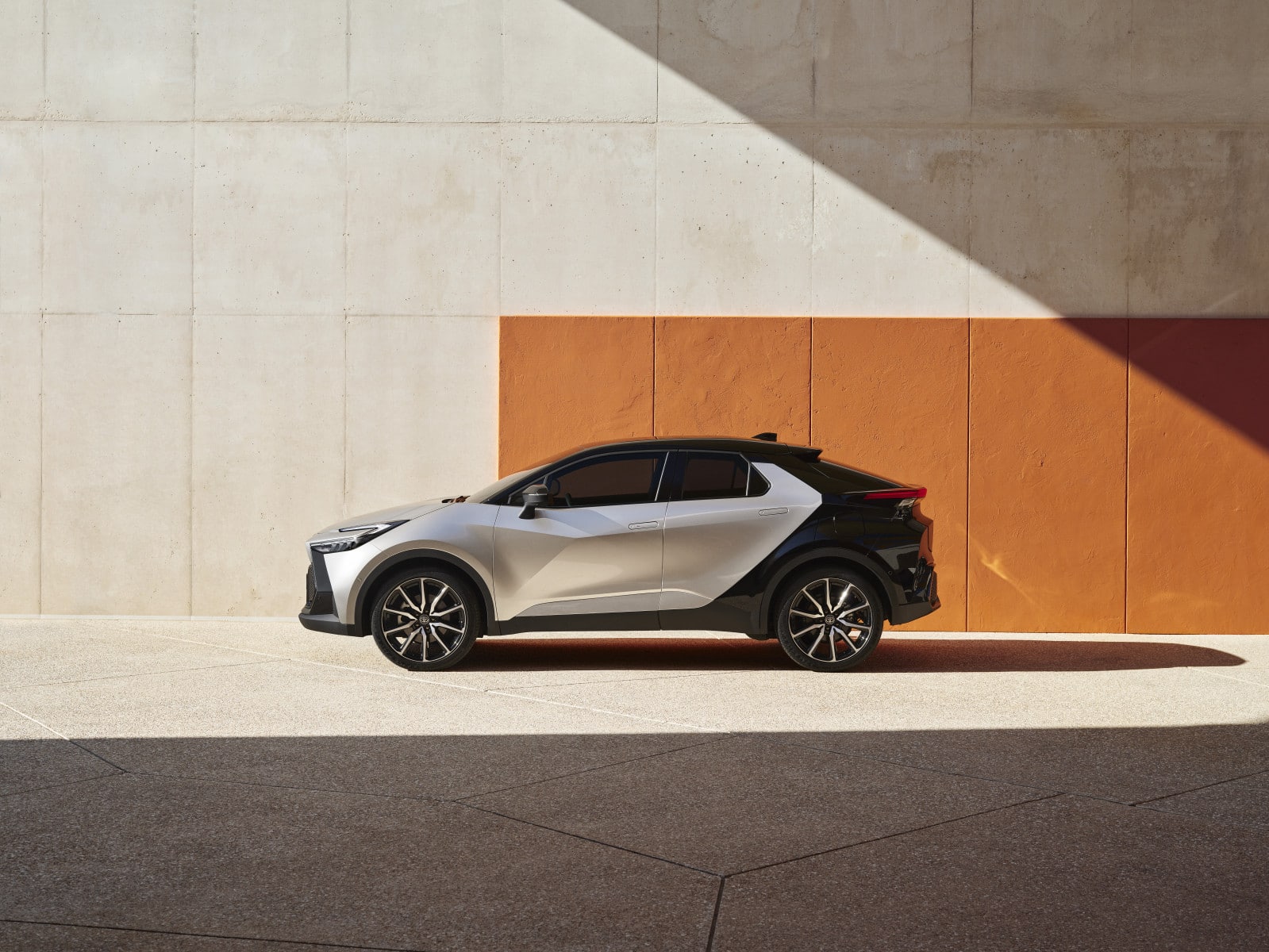 Toyota C-HR: arriva la nuova generazione con motore ibrido Plug-in