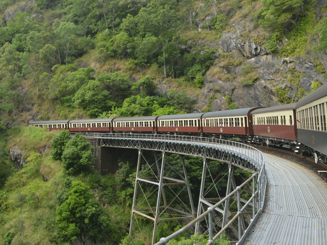 Scorcio della Kuranda Scenic Railway. (Credits: Tours To Go)
