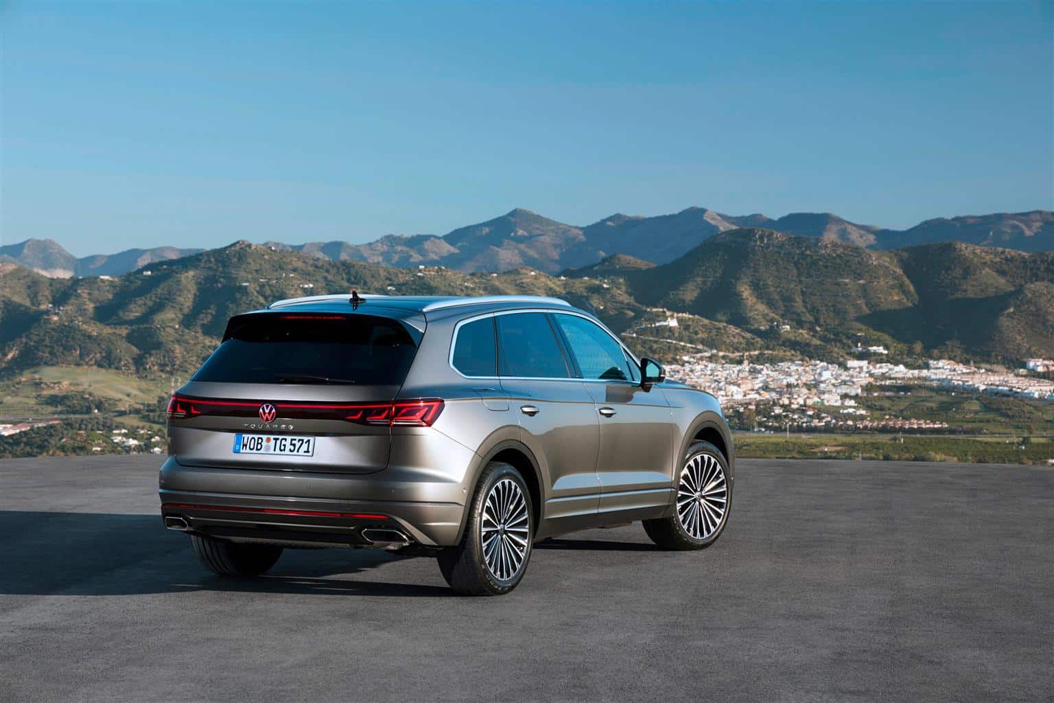 Nuova Volkswagen Touareg disponibile in Italia: prezzi, allestimenti e caratteristiche