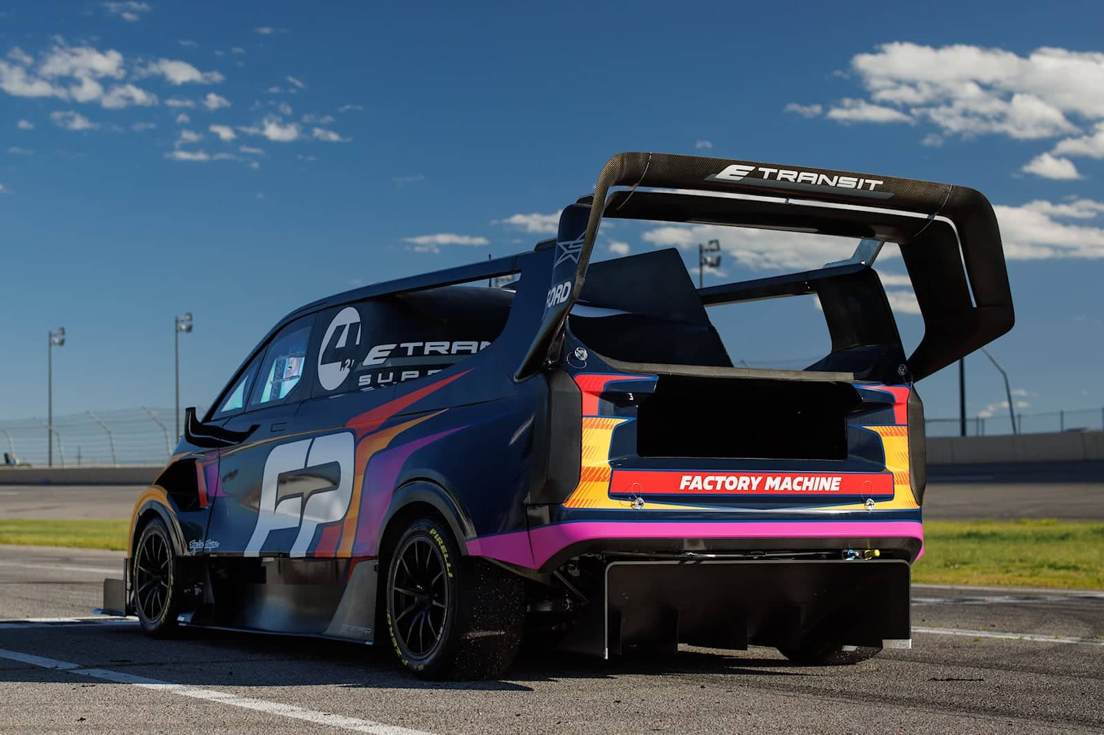 Ford Supervan 4.2: aerodinamica estrema per il "furgone" che correrà la Pikes Peak