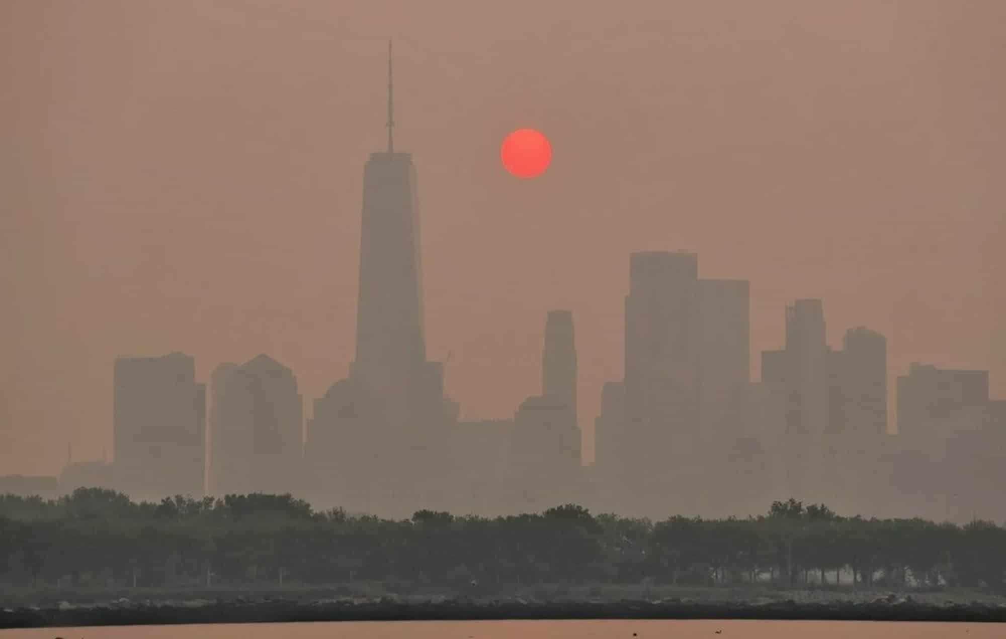 New York: le immagini della città sommersa dal fumo