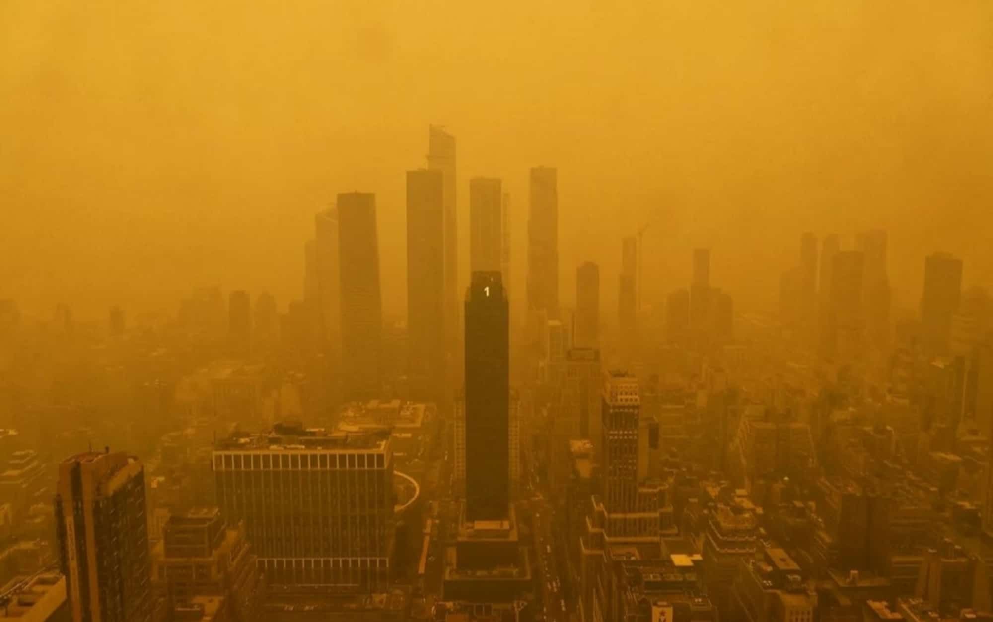 New York: le immagini della città sommersa dal fumo