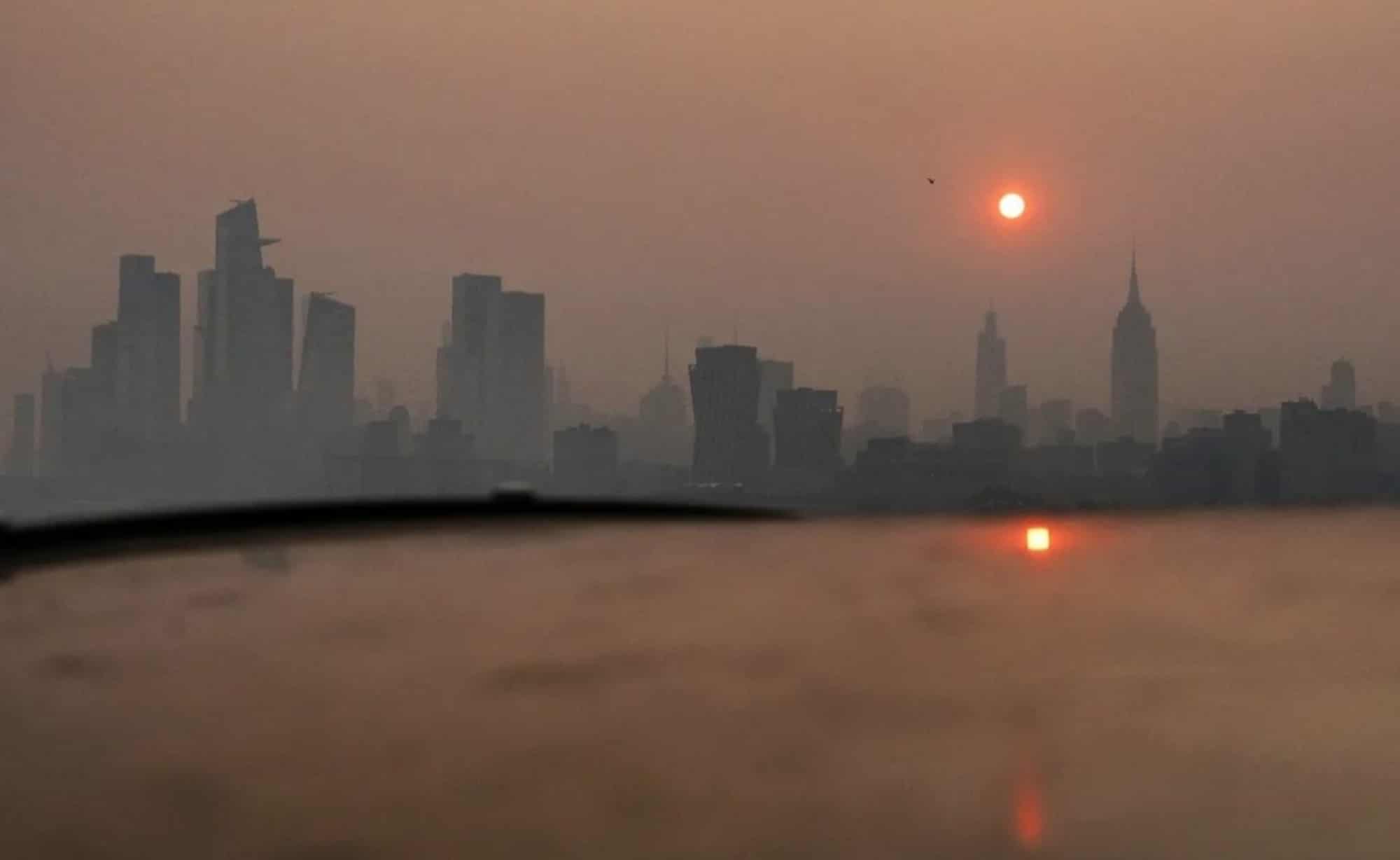 New York: le immagini della città sommersa dal fumo