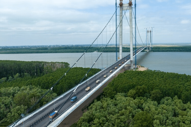 Collaudo statico del Ponte di Brăila. (Credits: Construction Review)