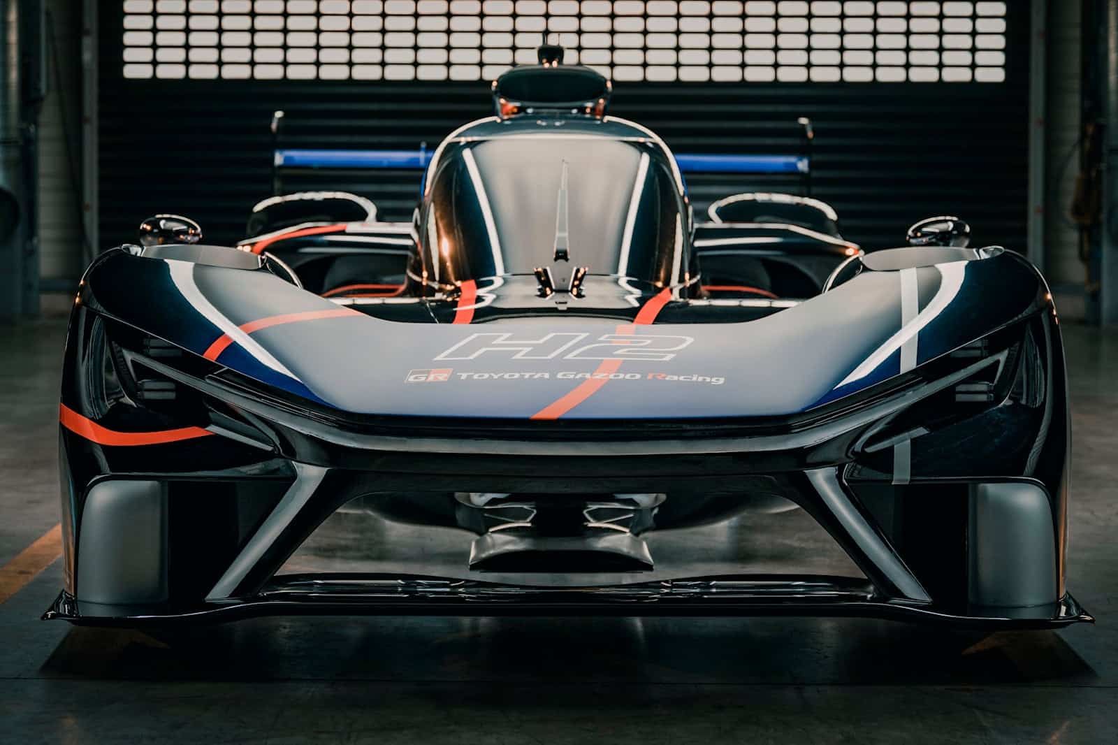 Toyota presenta l'hypercar da corsa a combustione di idrogeno