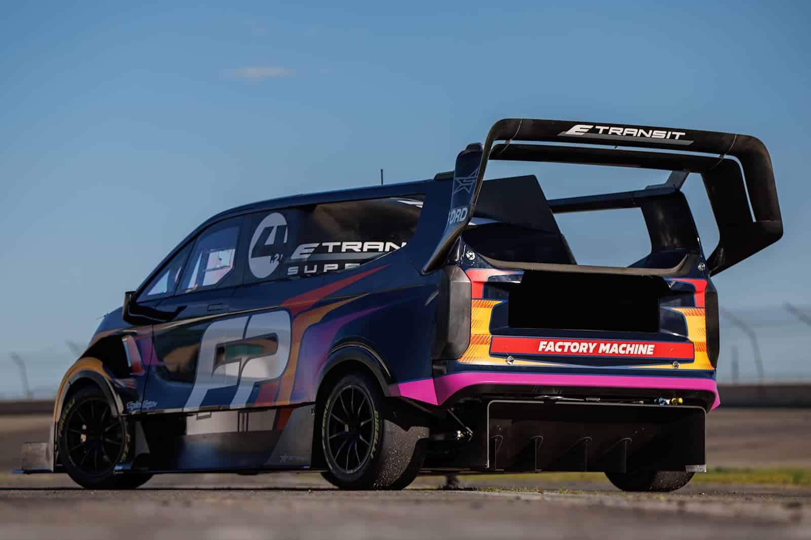 Il nuovo kit aerodinamico estremo per il Supervan 4.2 che correrà la Pikes Peak
