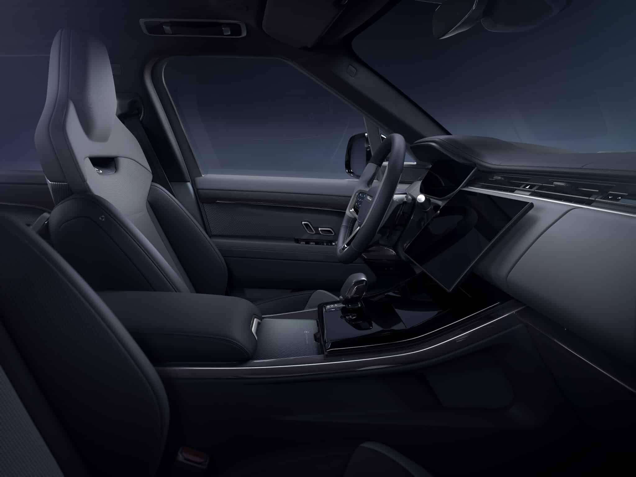 Range Rover Sport SV: la più potente di sempre al prezzo di partenza di 213 mila euro