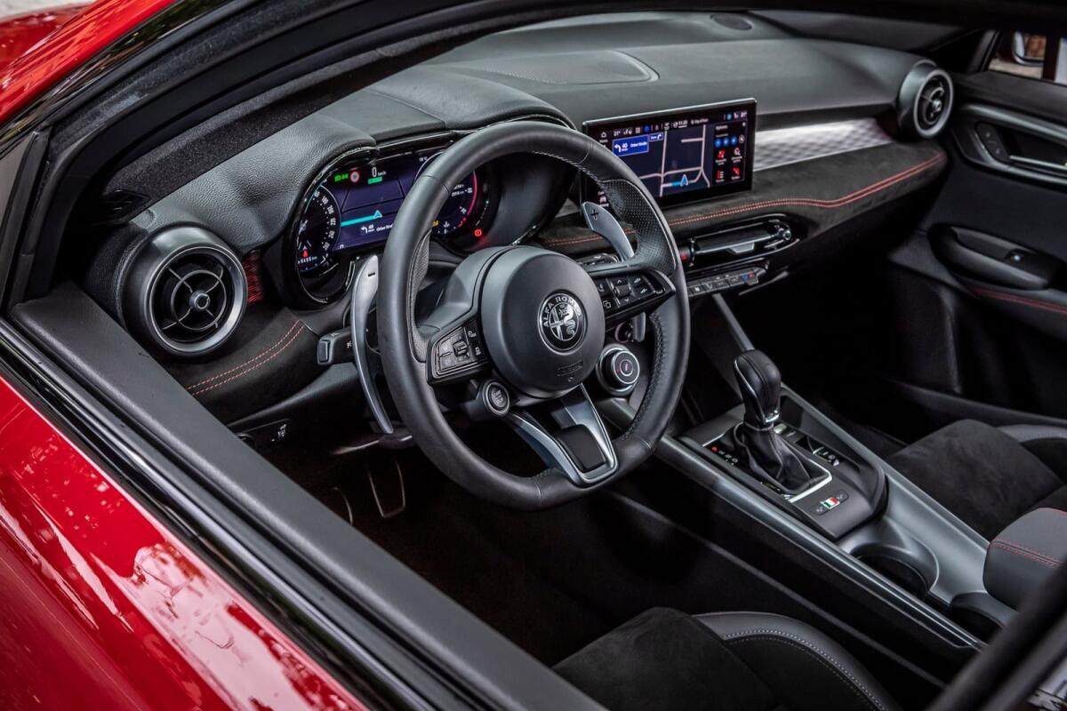 Alfa Romeo: gli interni continueranno ad essere incentrati sul guidatore, senza tutti quei display di moda oggi - 