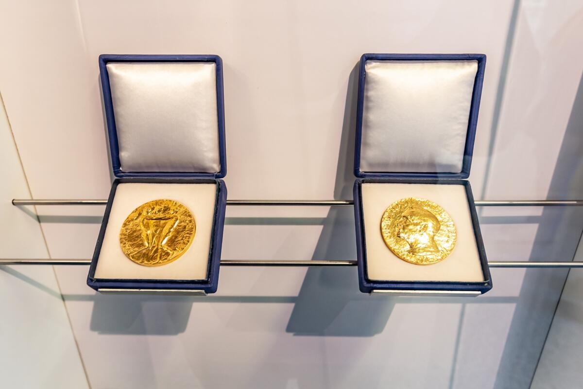 Quella volta che George de Hevesy nascose l’oro ai nazisti - Nobel Peace Prize in UN Vienna Austria on white background. Horizontal orientation. High quality photo.