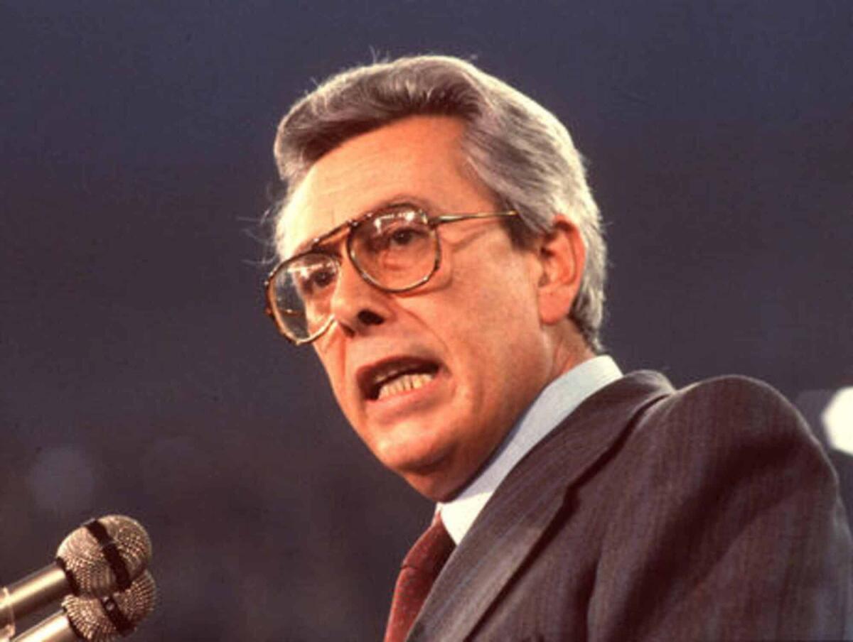 Addio ad Arnaldo Forlani, figura di spicco della Democrazia Cristiana - Arnaldo Forlani in una foto d'archivio. Il 5 aprile 1993 primo avviso di garanzia per l'ex segretario della Dc. ANSA