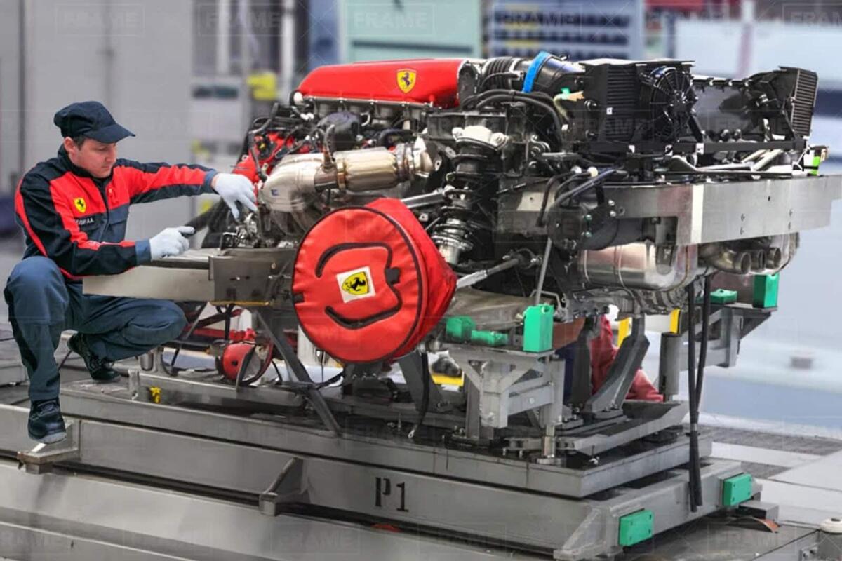 Ferrari: all'interno della linea di produzione della fabbrica di Maranello - 
