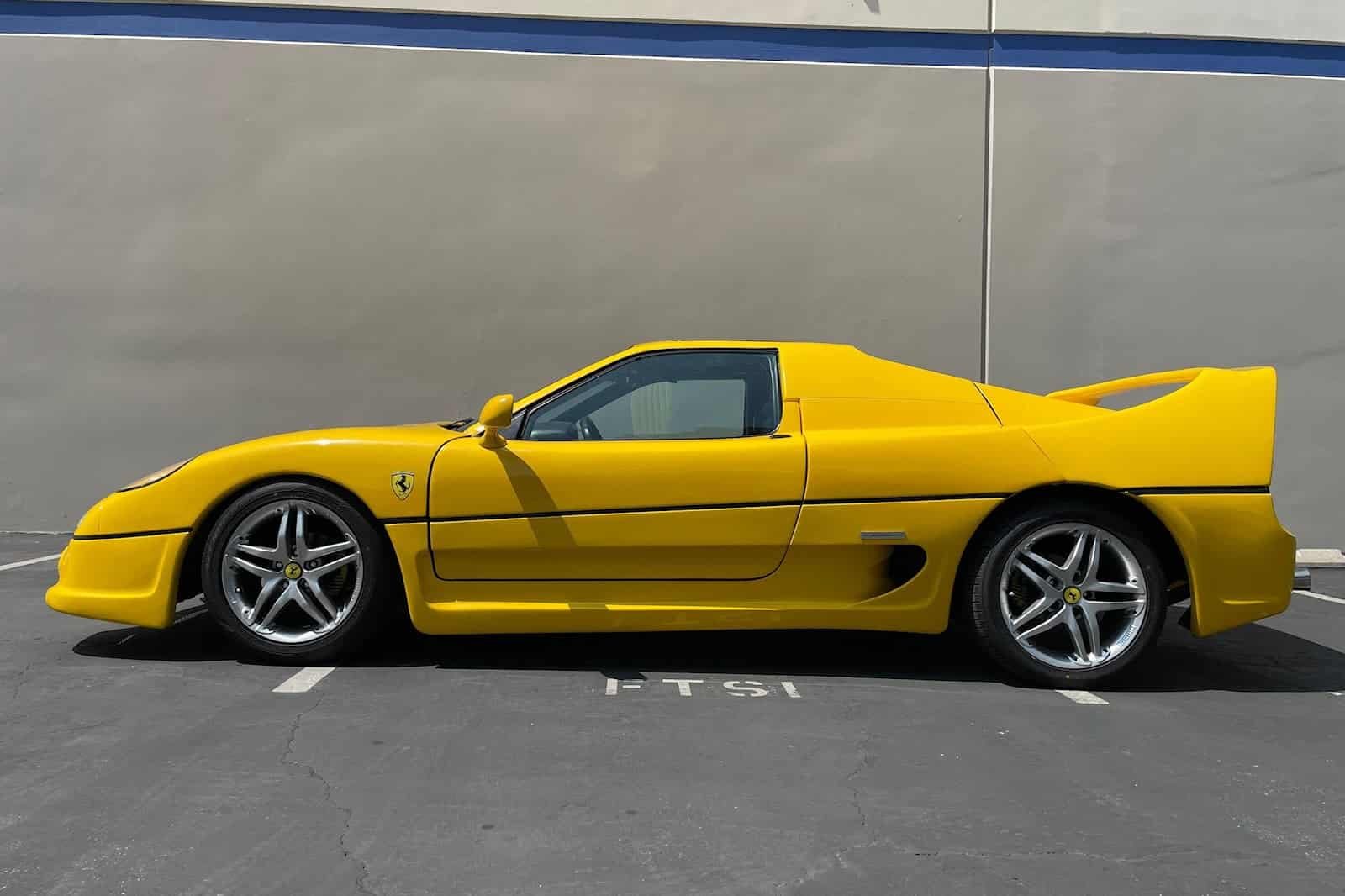 Pontiac Fiero "travestita" da Ferrari F50 battuta all'asta per meno di 20 mila dollari