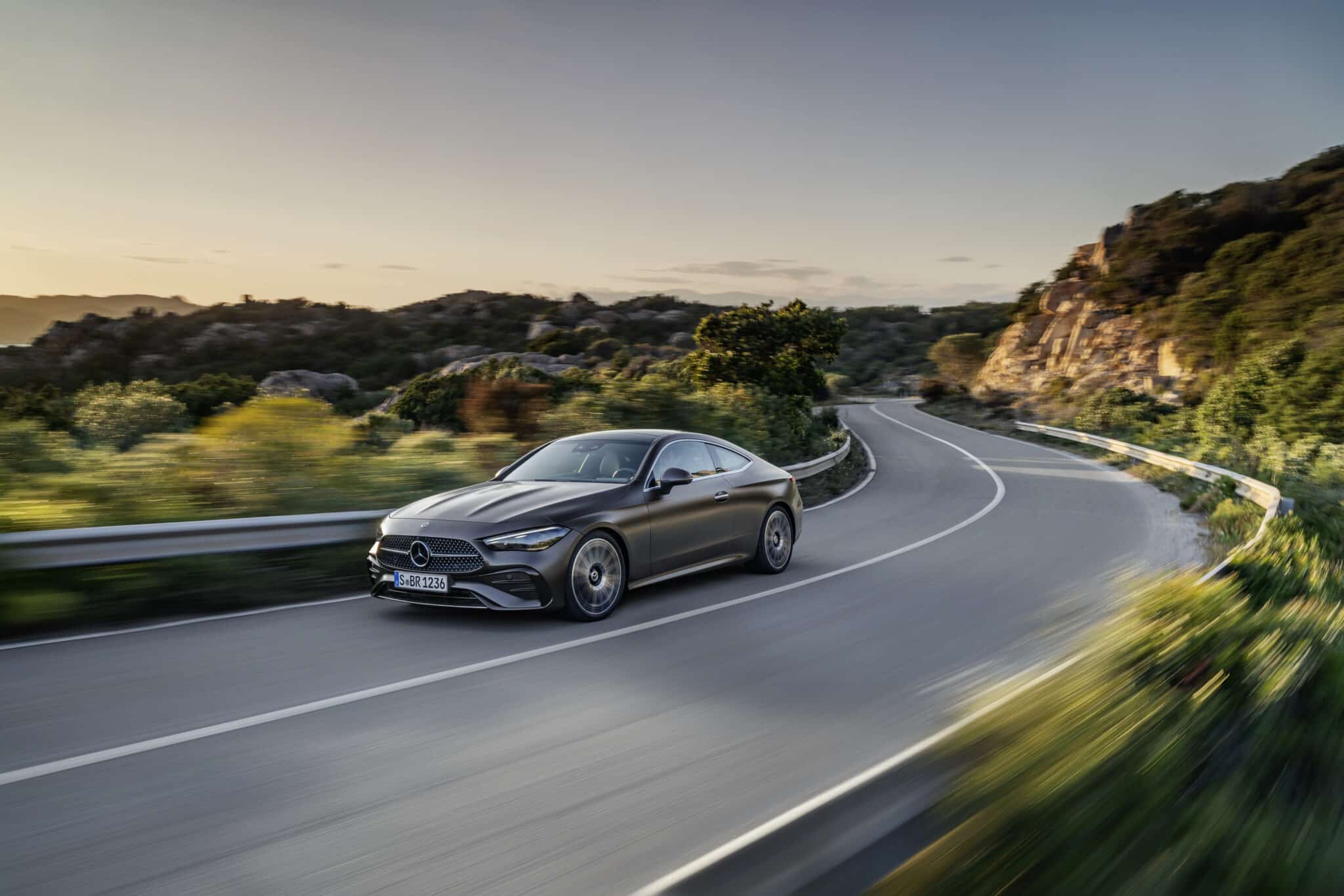 Mercedes CLE: l'ammiraglia arriva sia coupé che cabrio