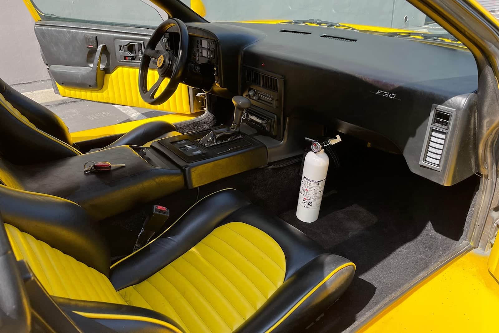 Pontiac Fiero "travestita" da Ferrari F50 battuta all'asta per meno di 20 mila dollari