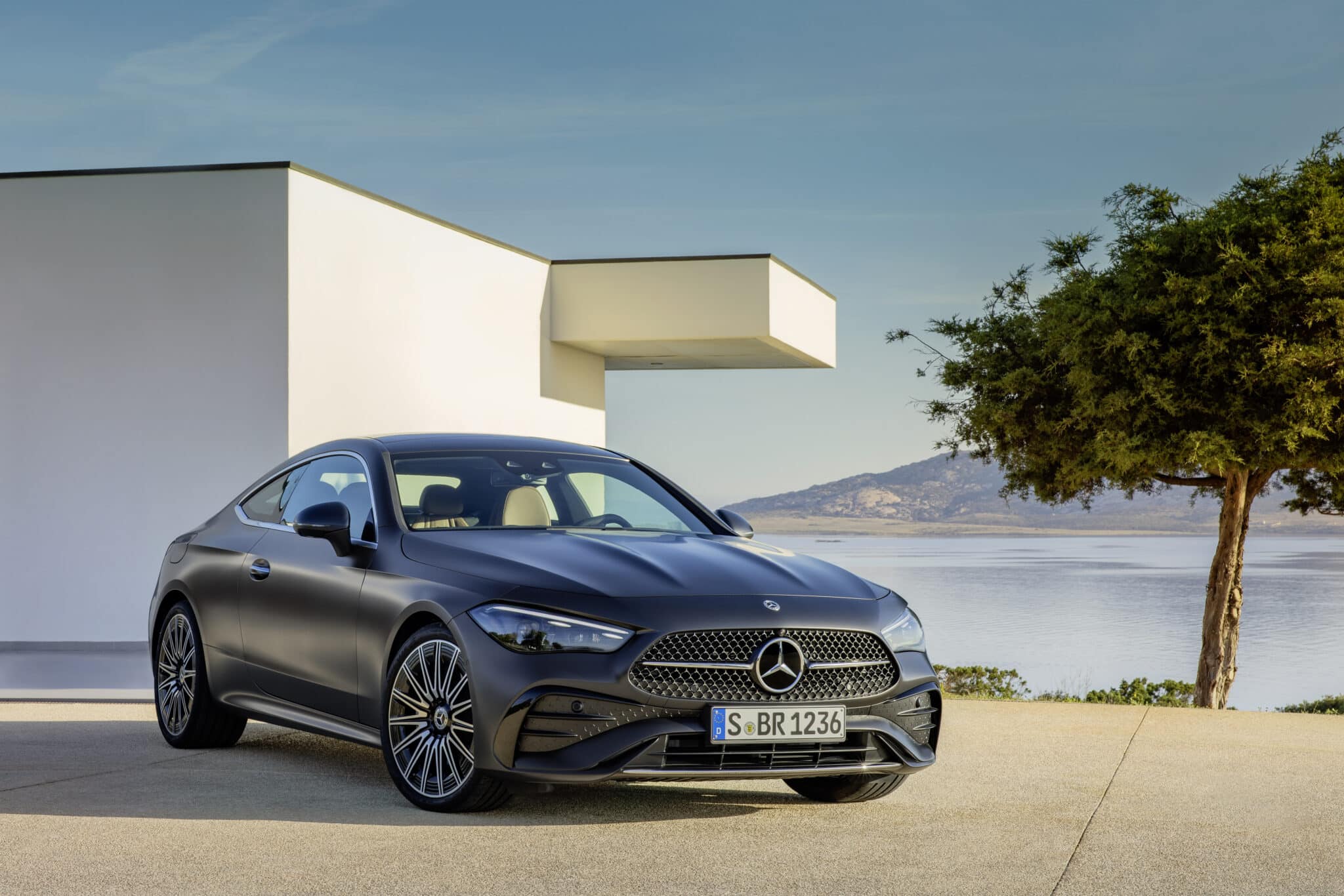 Mercedes CLE: l'ammiraglia arriva sia coupé che cabrio