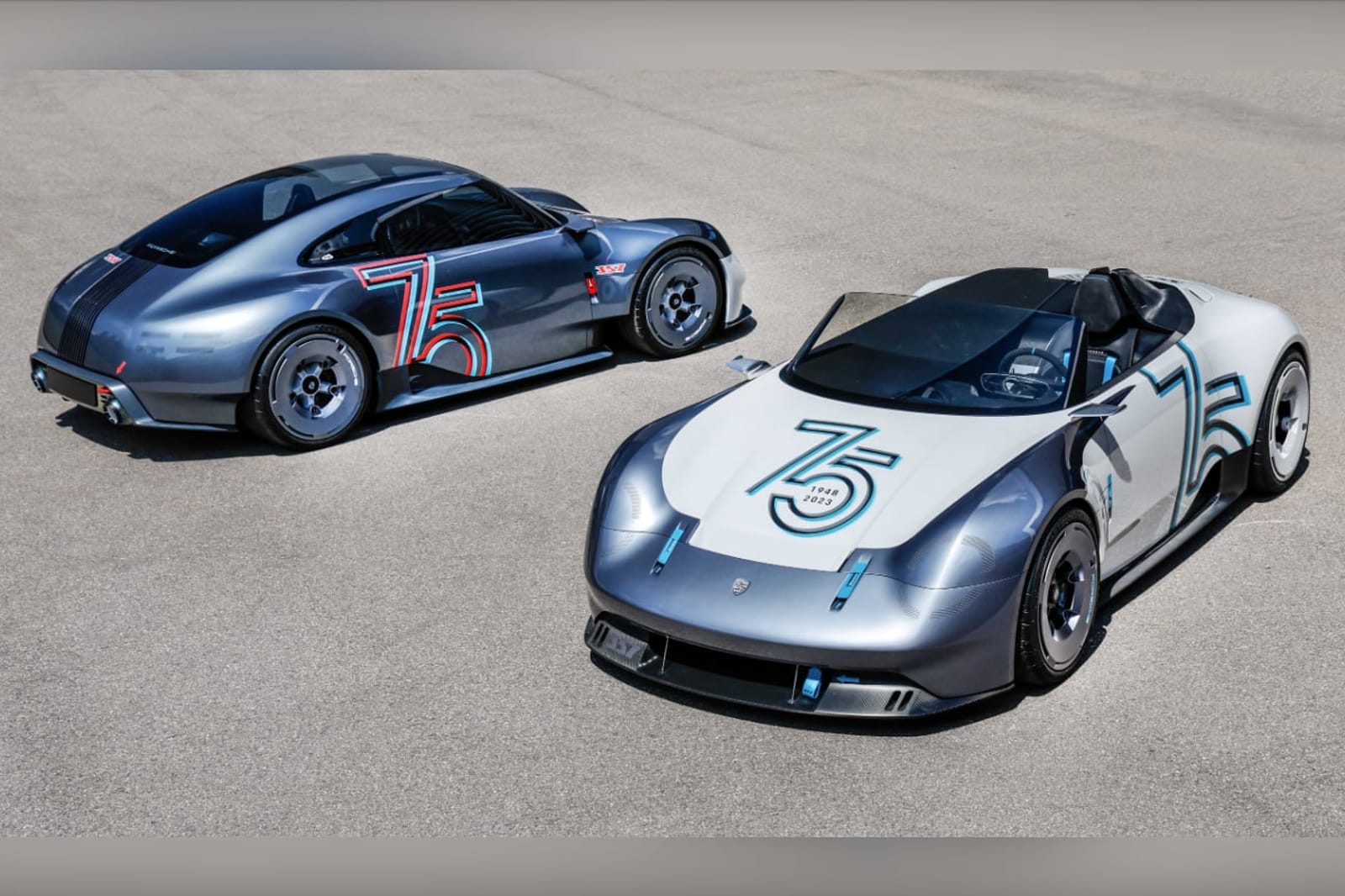 A sinistra la versione coupé, a destra la Speedster