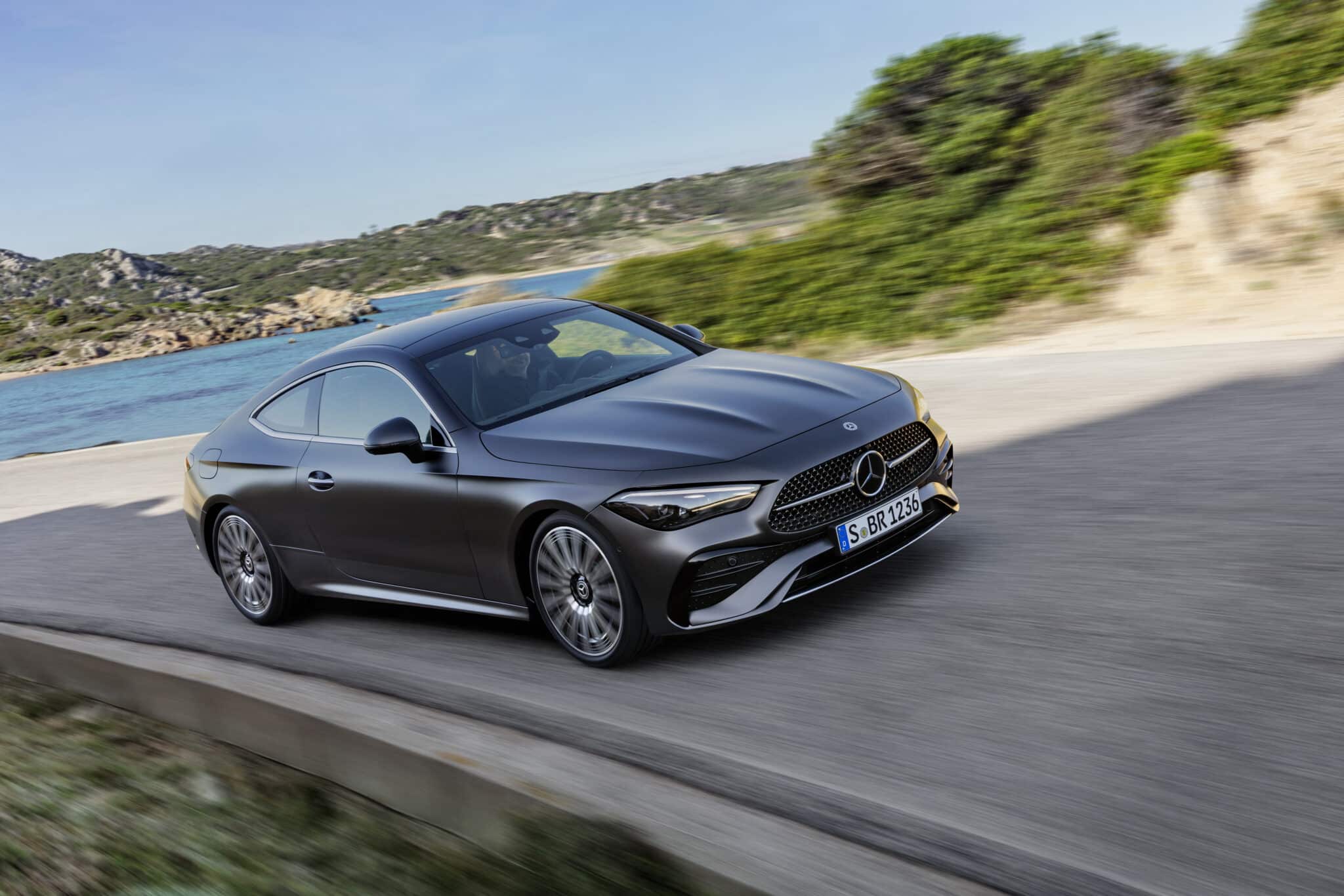 Mercedes CLE: l'ammiraglia arriva sia coupé che cabrio