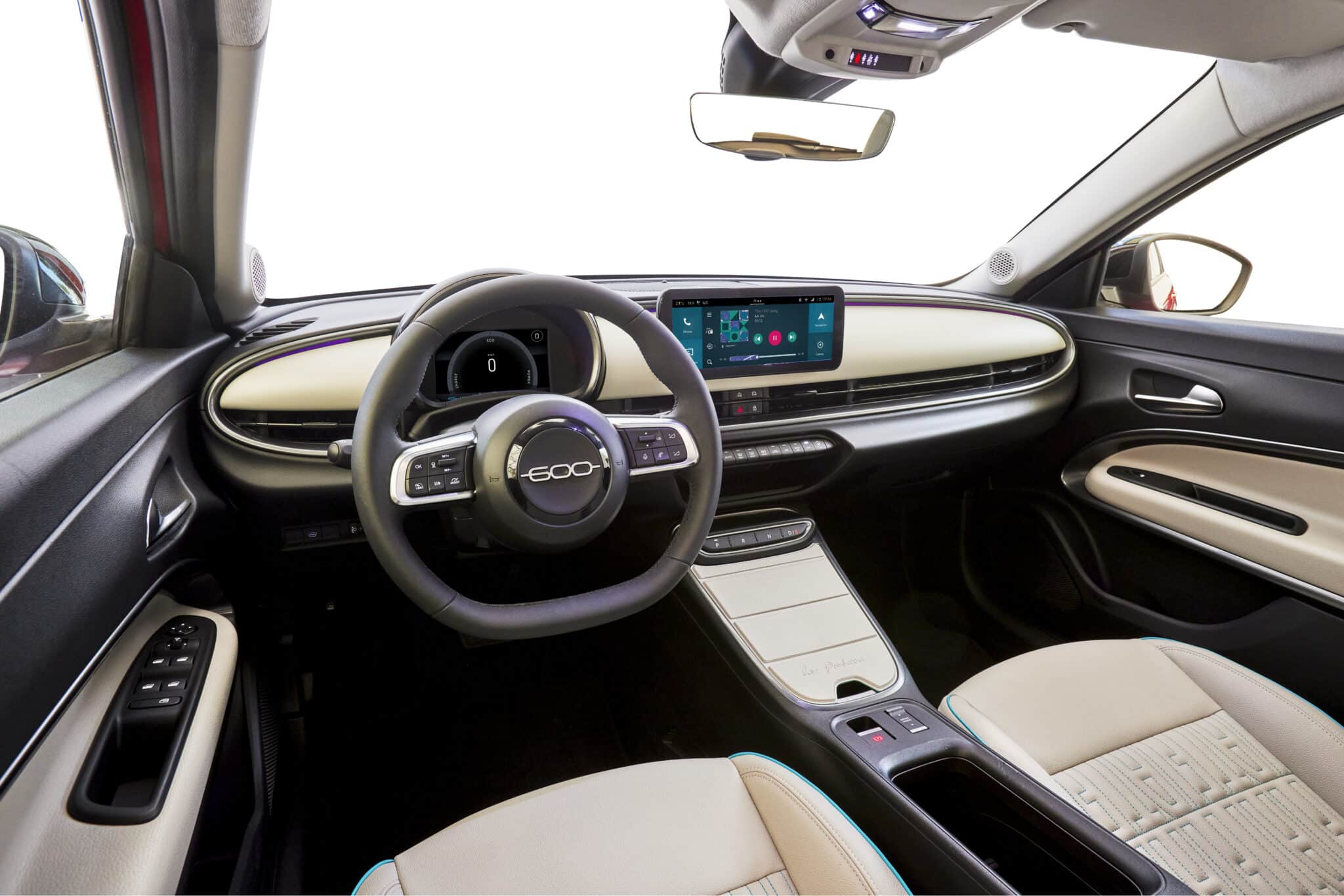 Nuova Fiat 600e elettrica 2023: prezzo, interni, motorizzazioni