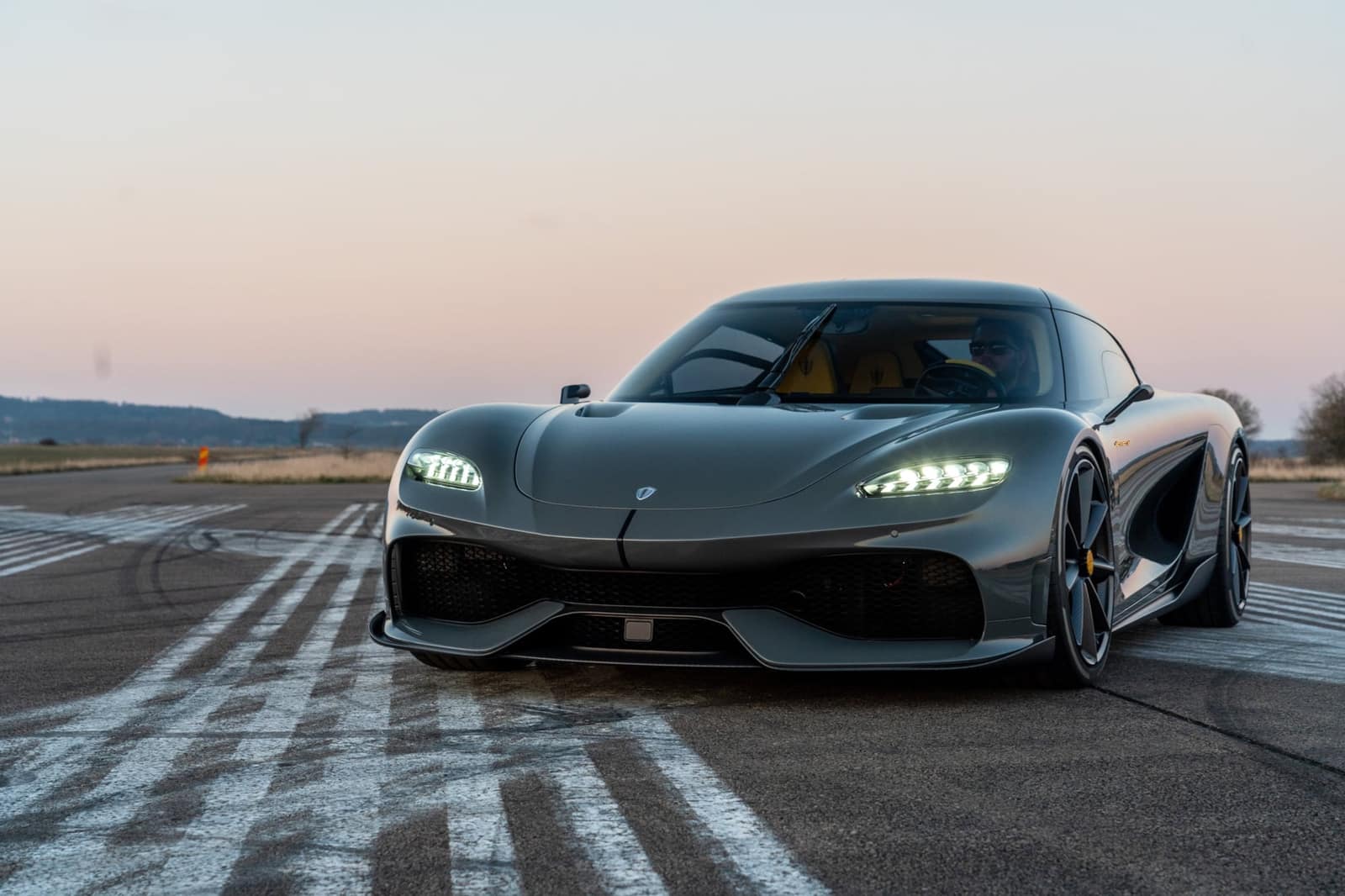 Koenigsegg Gemera: dimentica il 3 cilindri, ora monta un V8 da 2300 CV