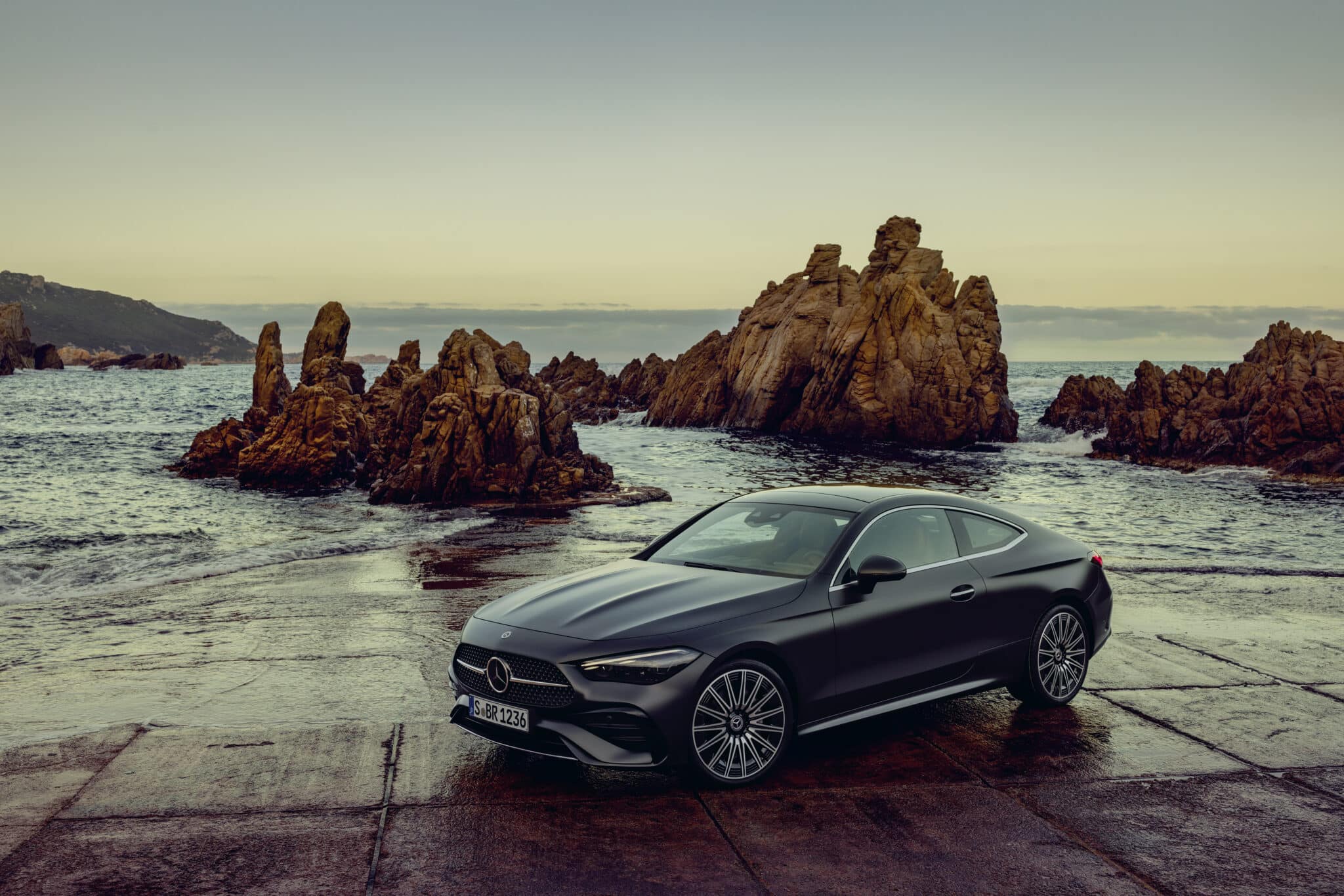 Mercedes CLE: l'ammiraglia arriva sia coupé che cabrio