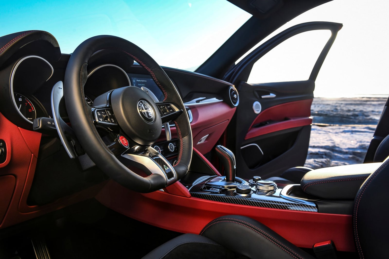 Gli interni dell'Alfa Romeo Giulia Quadrifoglio