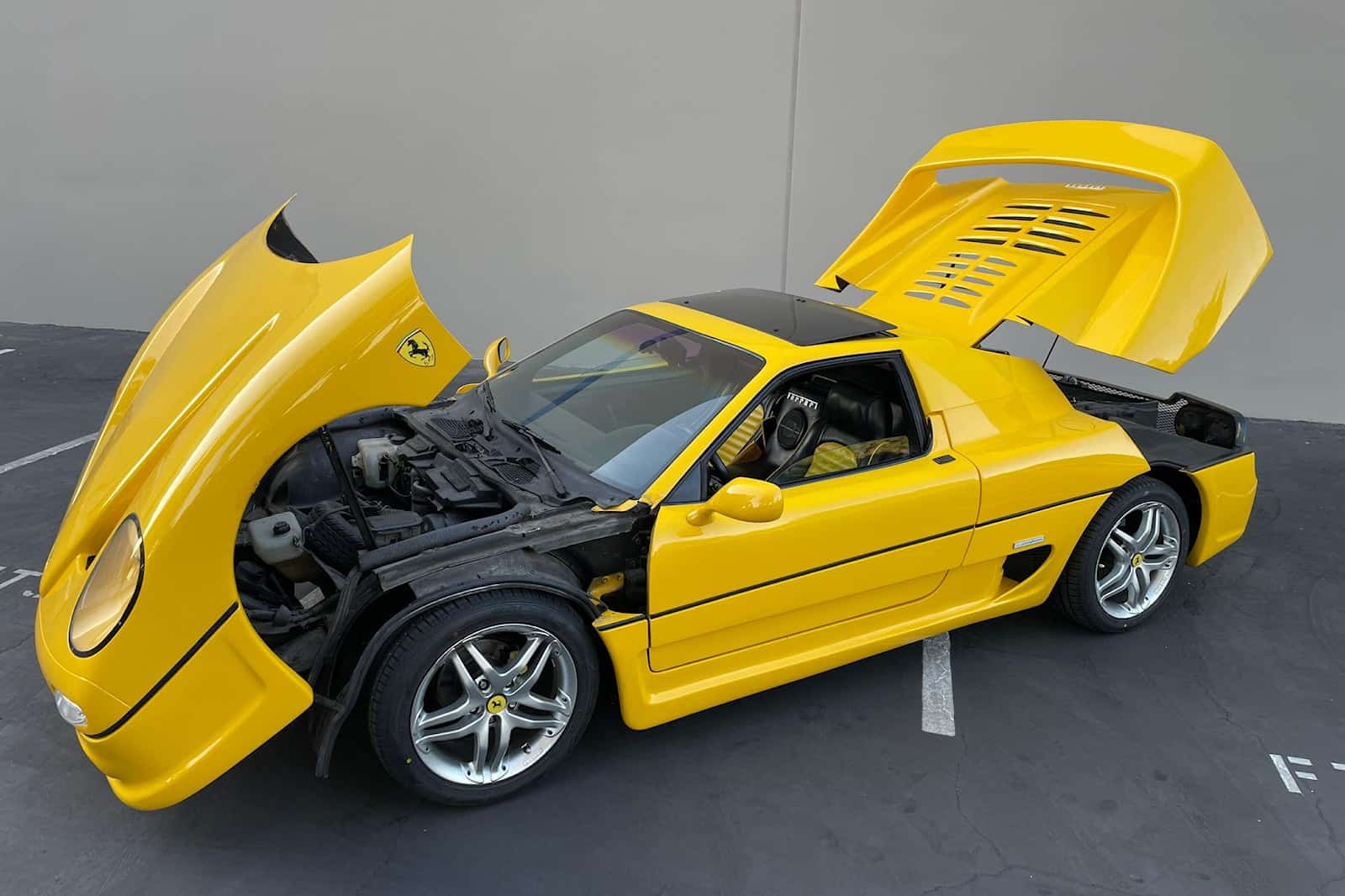 Pontiac Fiero "travestita" da Ferrari F50 battuta all'asta per meno di 20 mila dollari