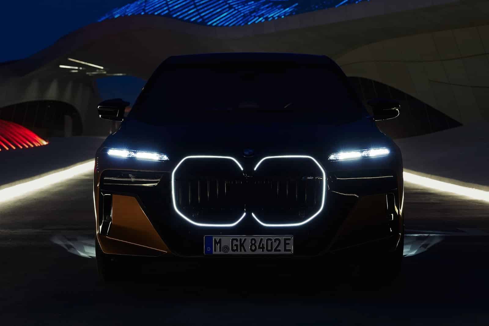 La griglia anteriore luminosa realizzata da BMW