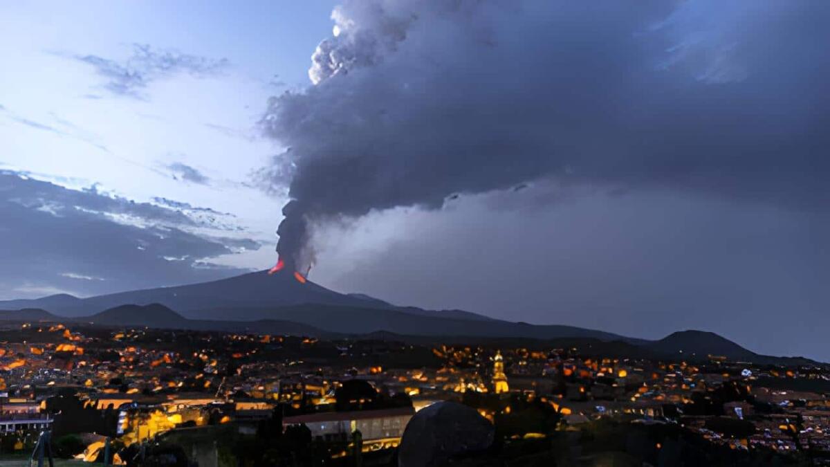 Eruzione dell'Etna, chiuso l'aeroporto di Catania - 