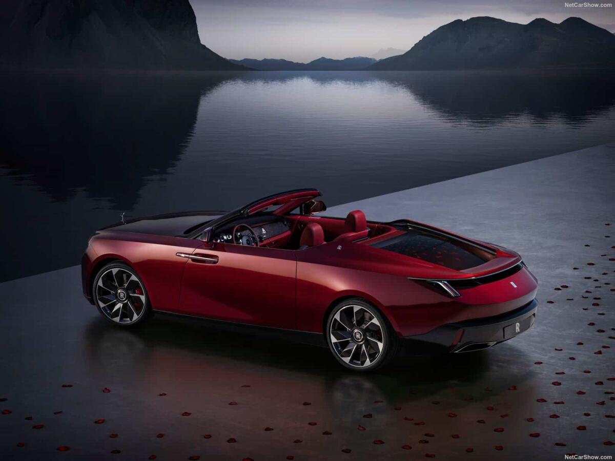 Rolls-Royce Droptail: l'apice del lusso con "La Rose Noire" - 