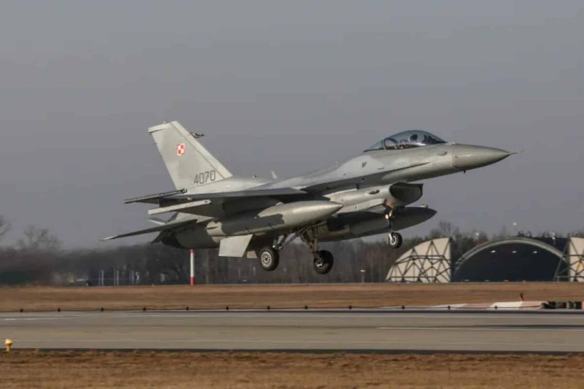 F-16 Fighting Falcon: come funziona l'aereo da combattimento - 
