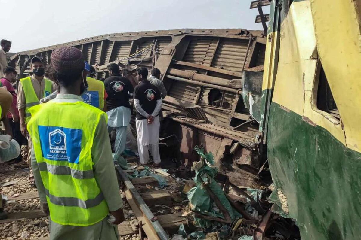 Incidente ferroviario in Pakistan: almeno 30 morti nel deragliamento di un treno - 