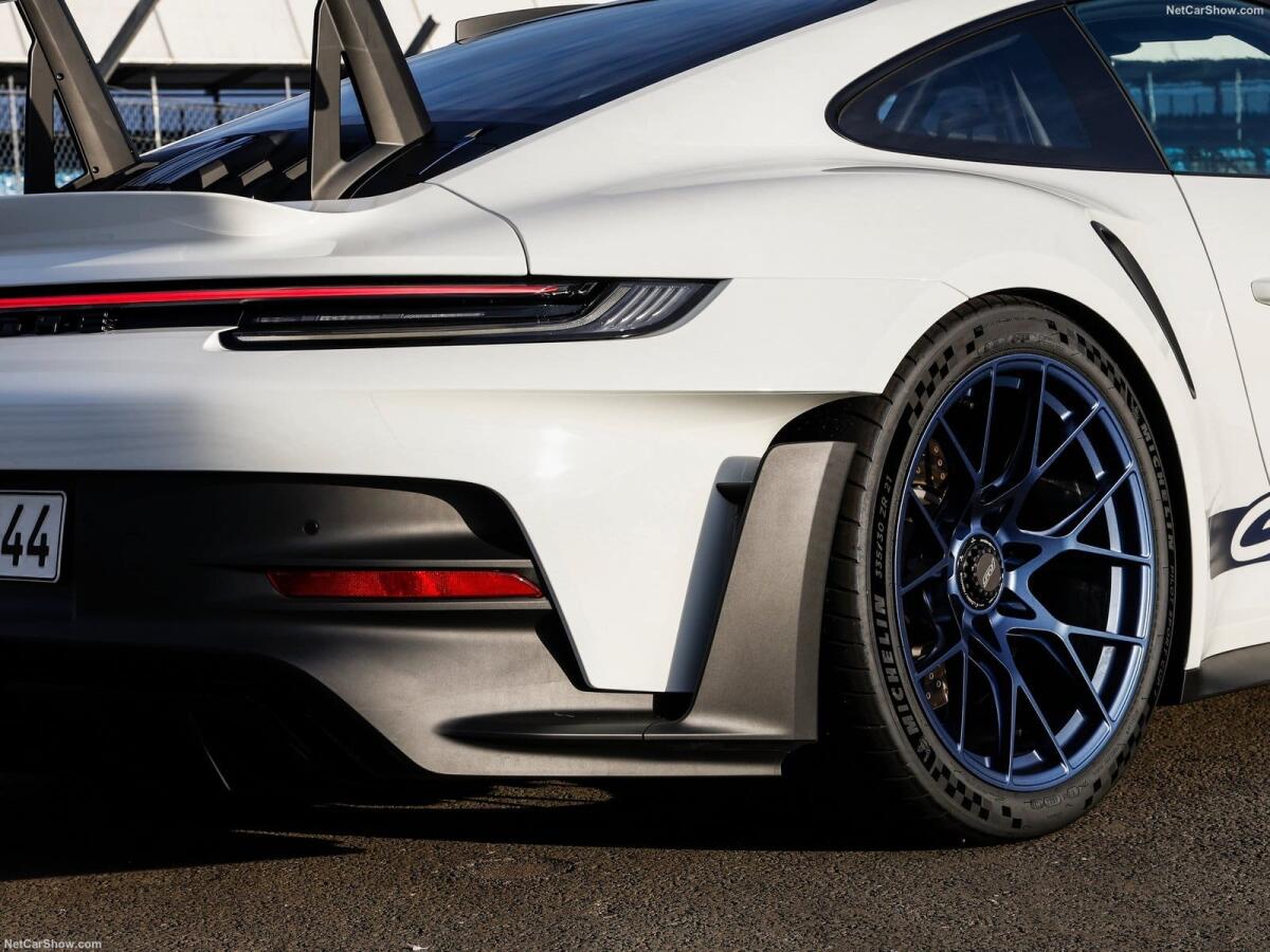Porsche: nuovo brevetto mostra un sistema di regolazione da remoto della campanatura - 