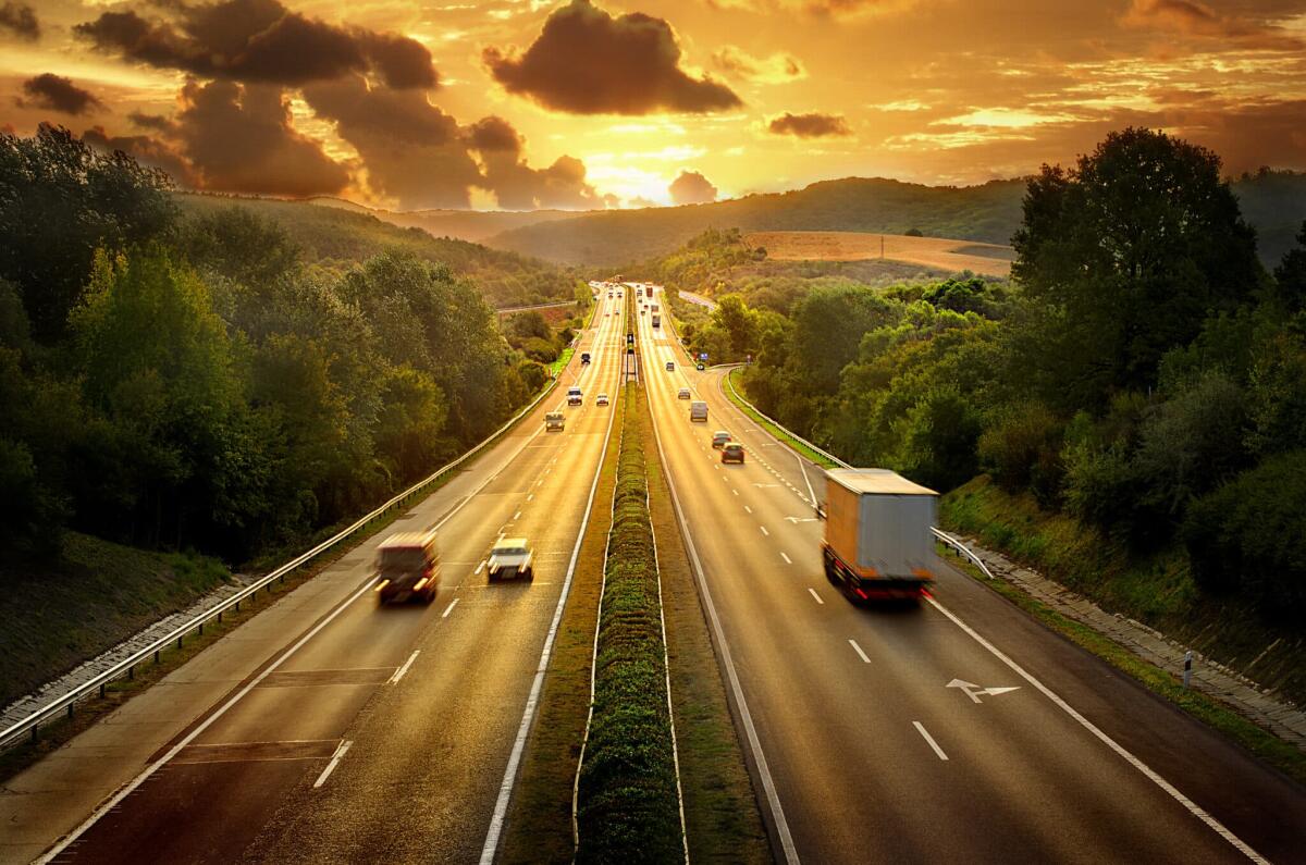 Traffico stradale: dalle targhe ai semafori, la storia del codice della strada - 
