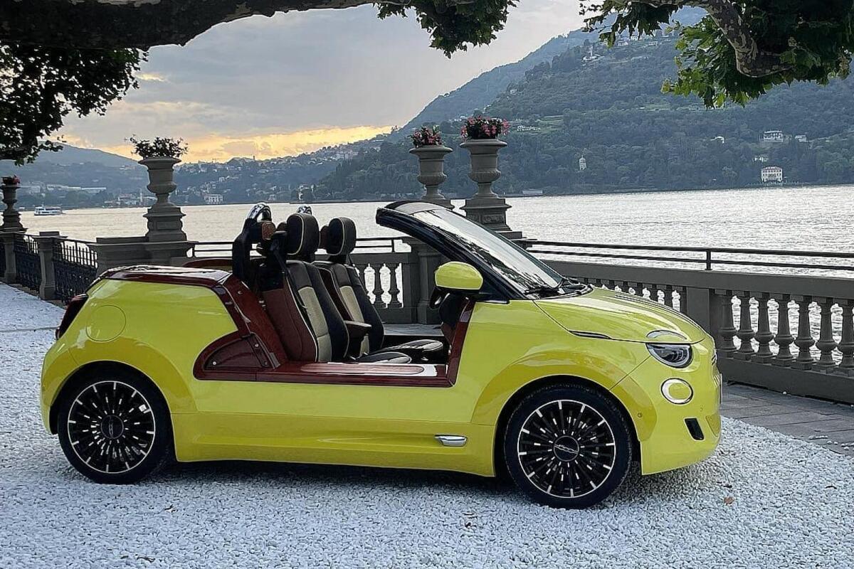 Fiat 500 trasformata in un mini pickup retrò, senza tetto e sedili ribaltabili in legno - 