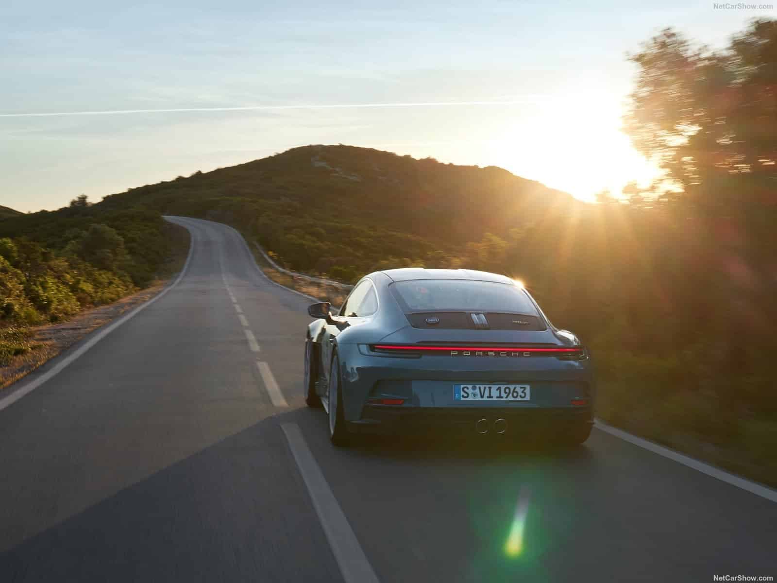 Porsche 911 S/T, l'auto dei puristi: 6 cilindri della GT3 RS e cambio manuale