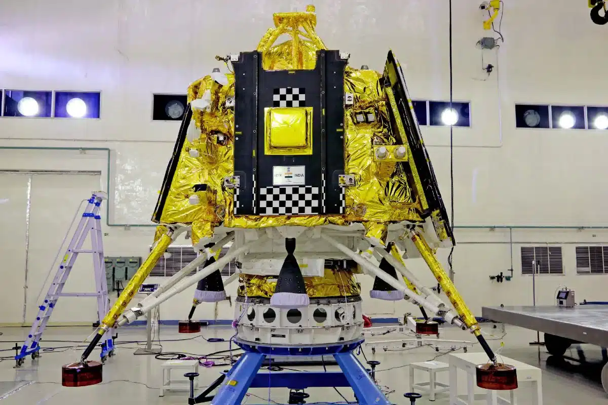 Chandrayaan-3 ci mostra la Luna prima del suo allunaggio