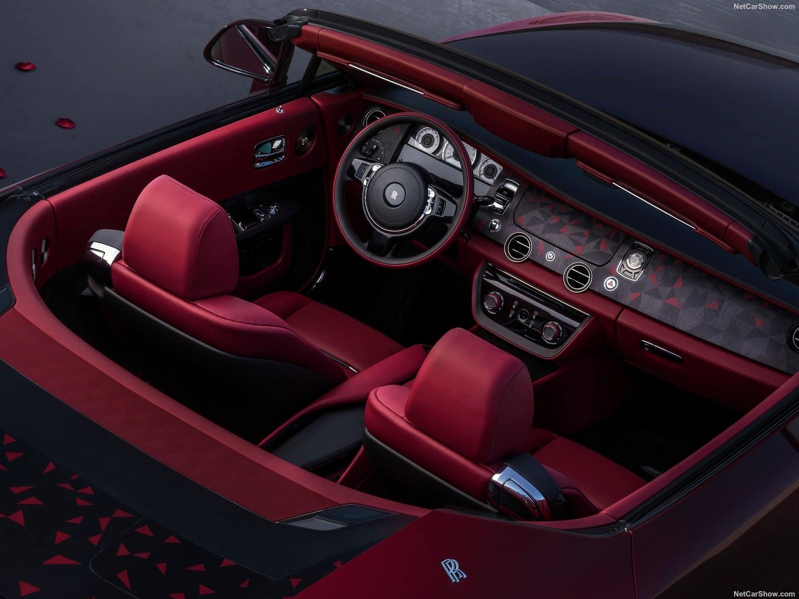 Rolls-Royce Droptail: l'apice del lusso con "La Rose Noire"