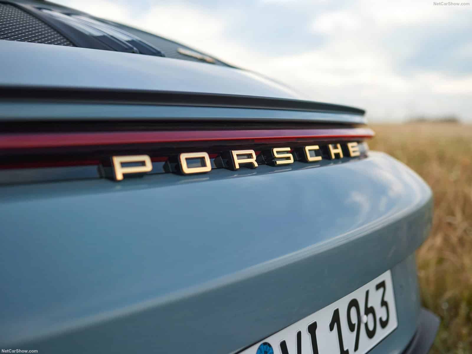 Porsche 911 S/T, l'auto dei puristi: 6 cilindri della GT3 RS e cambio manuale