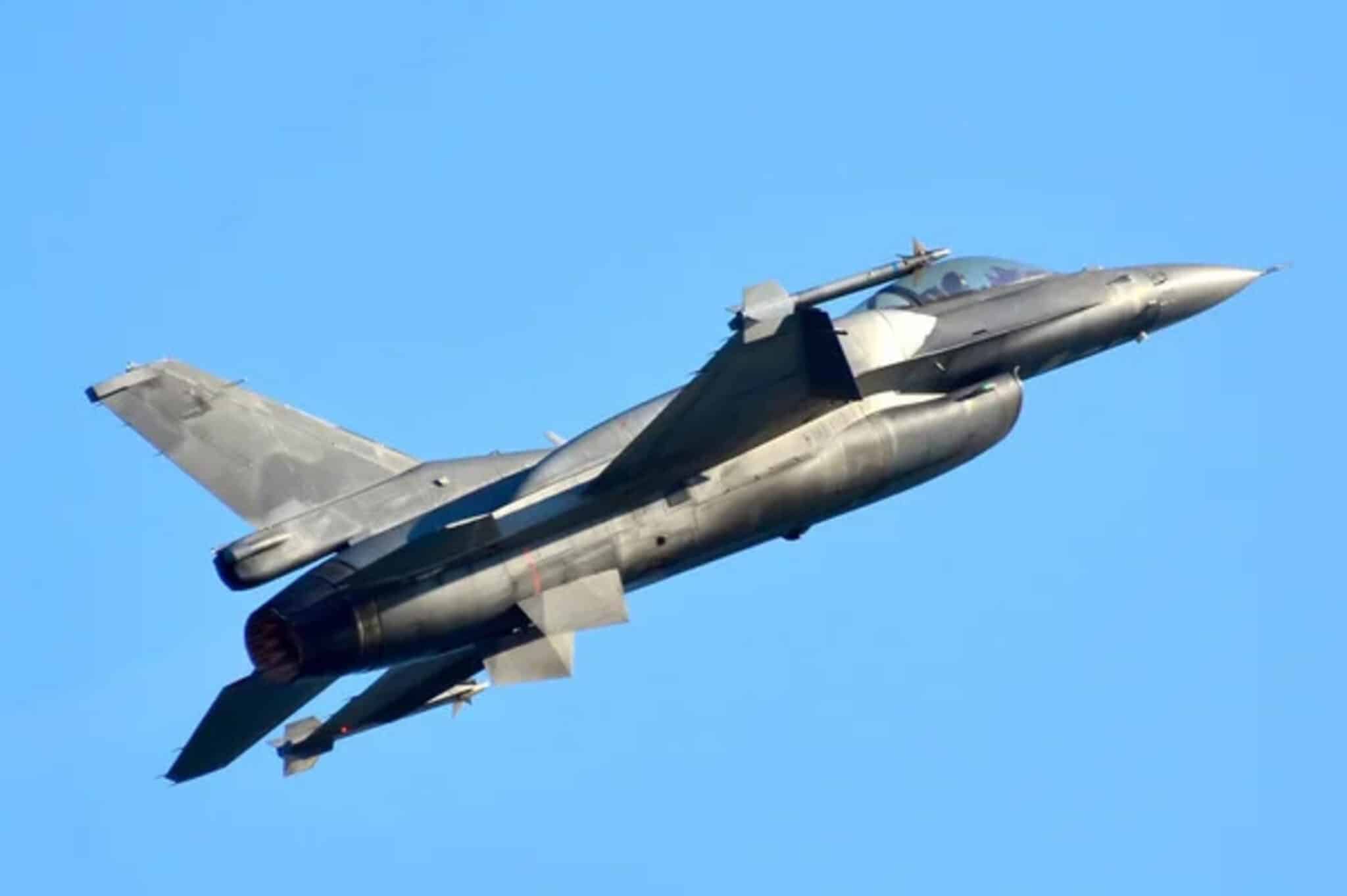 f-16 fighting falcon